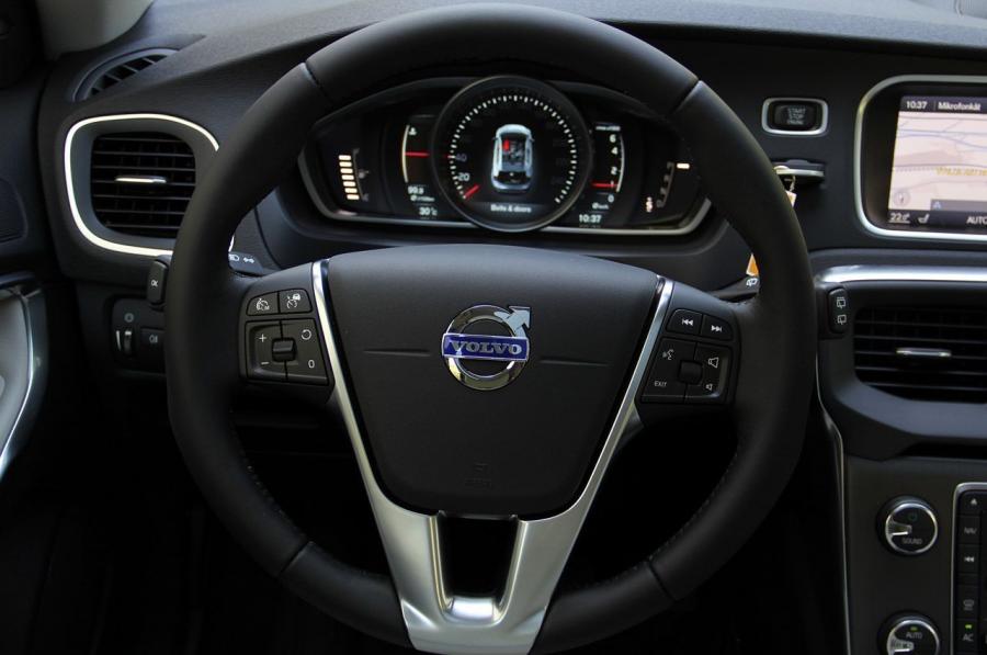  Volvo V40 2012 года  (фото 156 из 183)